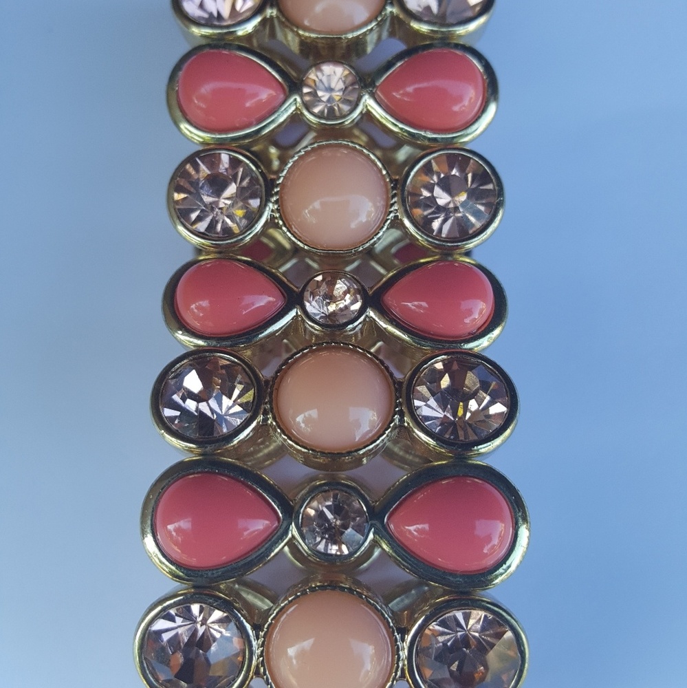 💲🩷⬇️ Fashion Jewelry| Coral & Rose Gold Statement Bracelet Stretchy OS - Picture 2 of 4